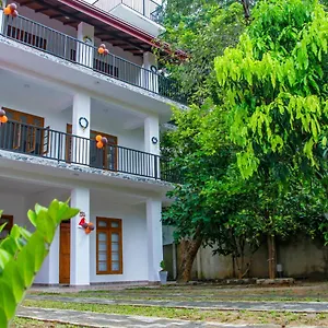Three Elephant Guest house Sigiriya